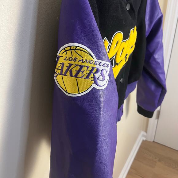 Fashion Nova NBA Lakers Legacy Bomber Cropped Jacket Size Large New - Picture 8 of 11